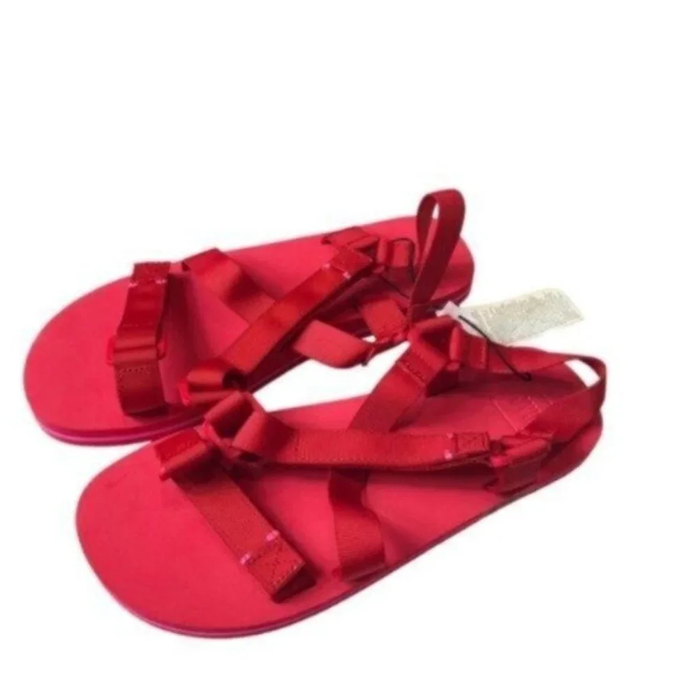 NWT GAP Red Sporty Strappy Flat Sandals Medium